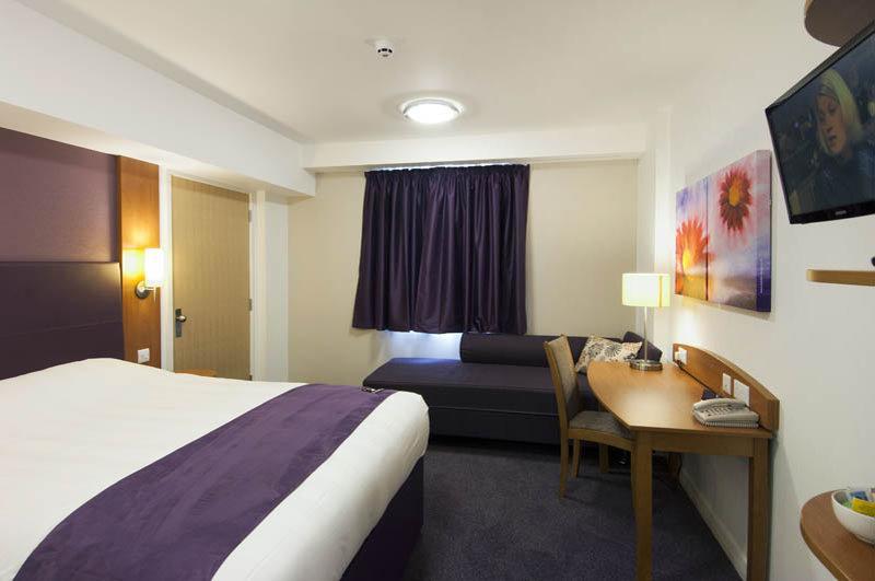 Premier Inn Manchester - Wilmslow Zewnętrze zdjęcie